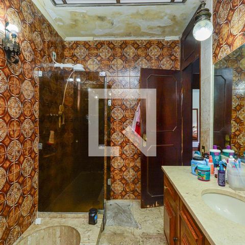 Casa à venda com 600m², 4 quartos e 1 vaga Casa à venda com 600m², 4 quartos e 1 vagaBanheiro da Suíte