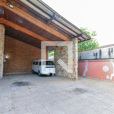 Casa à venda com 600m², 4 quartos e 1 vaga Casa à venda com 600m², 4 quartos e 1 vagaGaragem