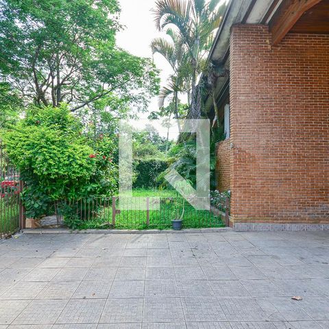 Casa à venda com 600m², 4 quartos e 1 vaga Casa à venda com 600m², 4 quartos e 1 vagaGaragem
