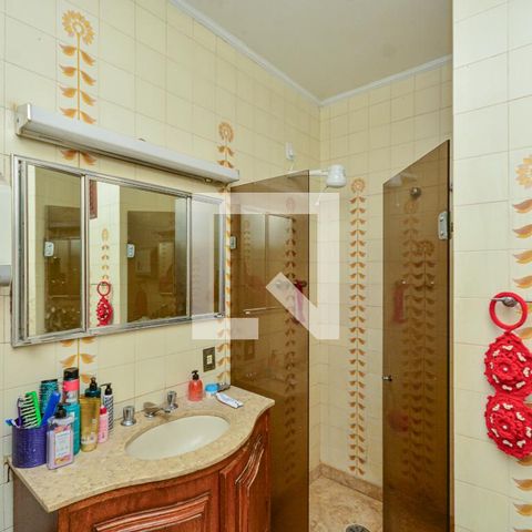 Casa à venda com 600m², 4 quartos e 1 vaga Casa à venda com 600m², 4 quartos e 1 vagaBanheiro
