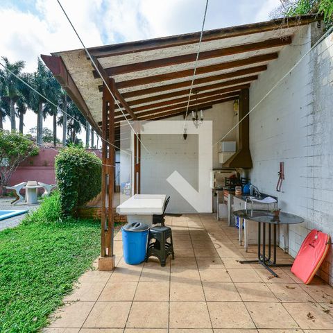 Casa à venda com 600m², 4 quartos e 1 vaga Casa à venda com 600m², 4 quartos e 1 vagaChurrasqueira