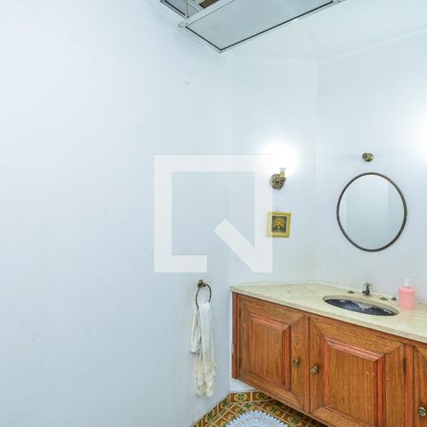 Casa à venda com 600m², 4 quartos e 1 vaga Casa à venda com 600m², 4 quartos e 1 vagaLavabo