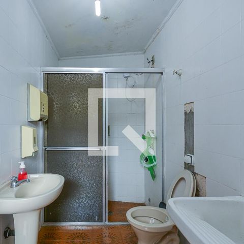 Casa à venda com 600m², 4 quartos e 1 vaga Casa à venda com 600m², 4 quartos e 1 vagaBanheiro de serviço