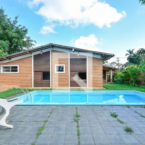 Casa à venda com 600m², 4 quartos e 1 vaga Casa à venda com 600m², 4 quartos e 1 vagaPiscina