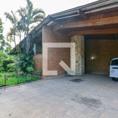 Casa à venda com 600m², 4 quartos e 1 vaga Casa à venda com 600m², 4 quartos e 1 vagaGaragem