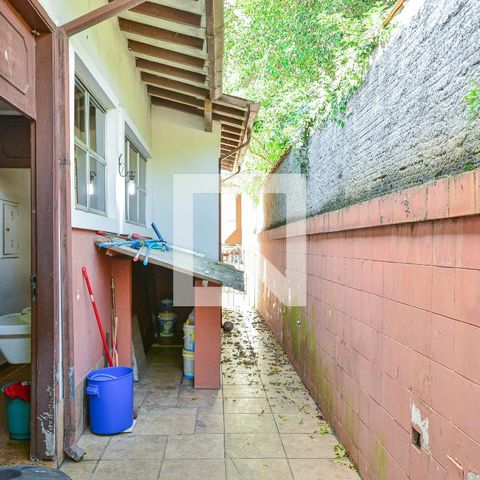 Casa à venda com 600m², 4 quartos e 1 vaga Casa à venda com 600m², 4 quartos e 1 vagaCorredor Externo