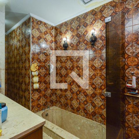 Casa à venda com 600m², 4 quartos e 1 vaga Casa à venda com 600m², 4 quartos e 1 vagaBanheiro da Suíte