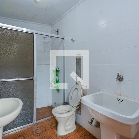 Casa à venda com 600m², 4 quartos e 1 vaga Casa à venda com 600m², 4 quartos e 1 vagaBanheiro de serviço