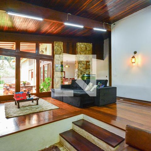 Casa à venda com 600m², 4 quartos e 1 vaga Casa à venda com 600m², 4 quartos e 1 vagaSala