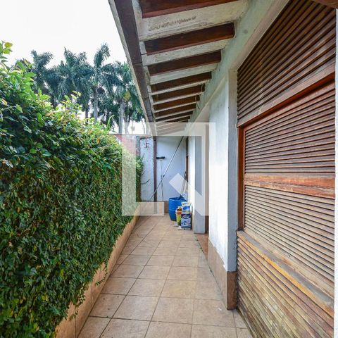 Casa à venda com 600m², 4 quartos e 1 vaga Casa à venda com 600m², 4 quartos e 1 vagaCorredor Externo