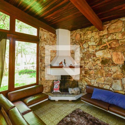 Casa à venda com 600m², 4 quartos e 1 vaga Casa à venda com 600m², 4 quartos e 1 vagaSala