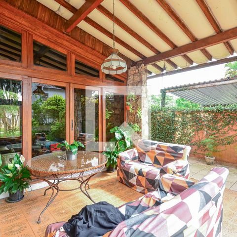 Casa à venda com 600m², 4 quartos e 1 vaga Casa à venda com 600m², 4 quartos e 1 vagaÁrea Externa