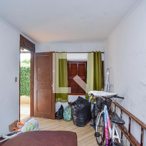 Casa à venda com 600m², 4 quartos e 1 vaga Casa à venda com 600m², 4 quartos e 1 vagaQuarto de Serviço