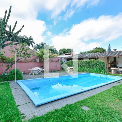 Casa à venda com 600m², 4 quartos e 1 vaga Casa à venda com 600m², 4 quartos e 1 vagaPiscina