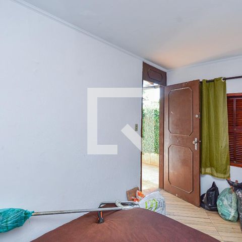 Casa à venda com 600m², 4 quartos e 1 vaga Casa à venda com 600m², 4 quartos e 1 vagaQuarto de Serviço