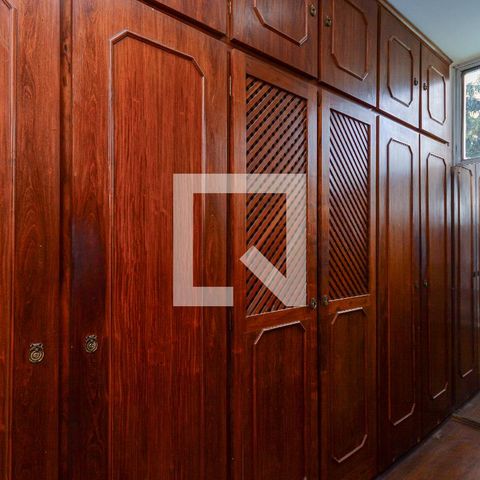 Casa à venda com 600m², 4 quartos e 1 vaga Casa à venda com 600m², 4 quartos e 1 vagaCloset da suíte