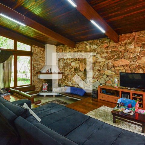 Casa à venda com 600m², 4 quartos e 1 vaga Casa à venda com 600m², 4 quartos e 1 vagaSala