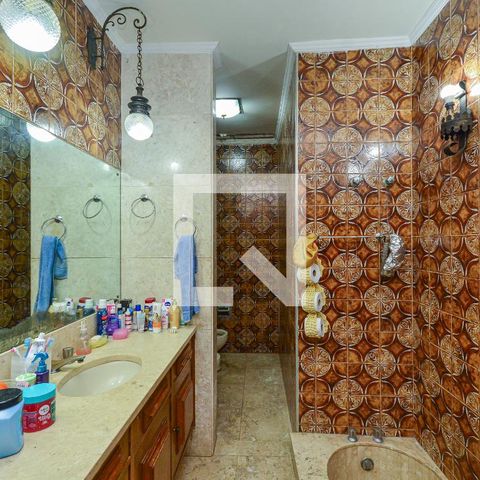 Casa à venda com 600m², 4 quartos e 1 vaga Casa à venda com 600m², 4 quartos e 1 vagaBanheiro da Suíte