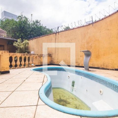 Casa à venda com 193m², 3 quartos e 2 vagas Casa à venda com 193m², 3 quartos e 2 vagasÁrea comum - Piscina