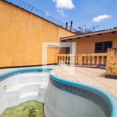 Casa à venda com 193m², 3 quartos e 2 vagas Casa à venda com 193m², 3 quartos e 2 vagasÁrea comum - Piscina
