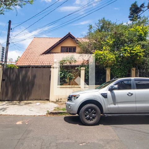 Casa à venda com 193m², 3 quartos e 2 vagas Casa à venda com 193m², 3 quartos e 2 vagasFachada