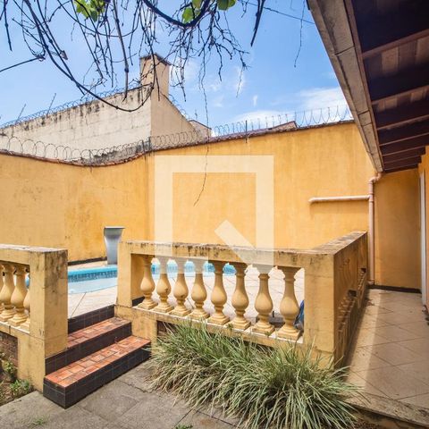 Casa à venda com 193m², 3 quartos e 2 vagas Casa à venda com 193m², 3 quartos e 2 vagasÁrea comum - Piscina