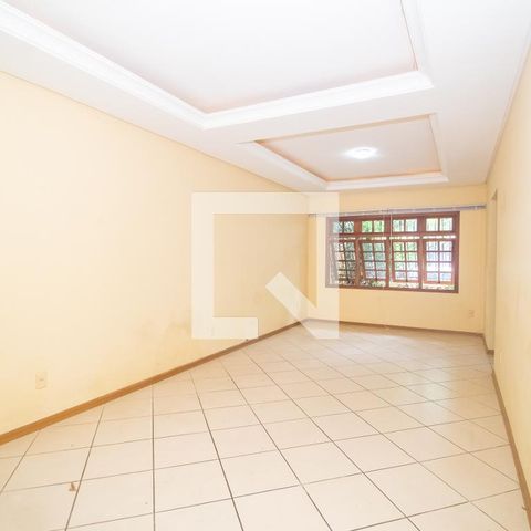Casa à venda com 193m², 3 quartos e 2 vagas Casa à venda com 193m², 3 quartos e 2 vagasSala