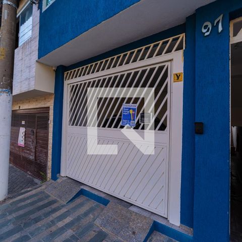 Casa para alugar com 28m², 2 quartos e sem vaga Casa para alugar com 28m², 2 quartos e sem vagaFachada