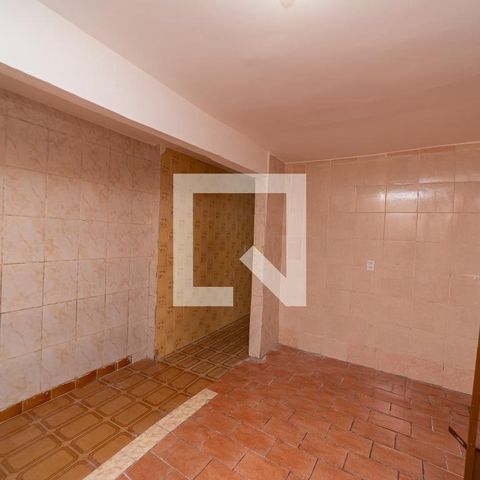 Casa para alugar com 28m², 2 quartos e sem vaga Casa para alugar com 28m², 2 quartos e sem vagaSala