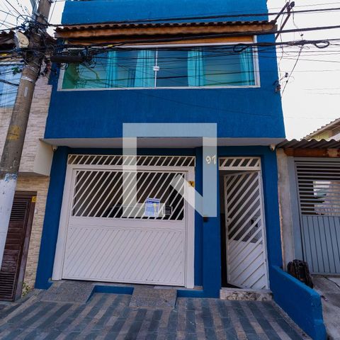 Casa para alugar com 28m², 2 quartos e sem vaga Casa para alugar com 28m², 2 quartos e sem vagaFachada