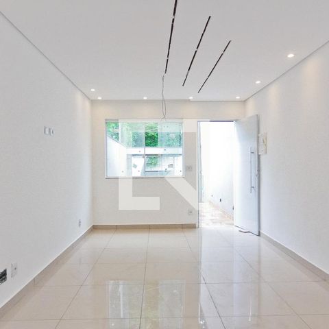 Casa à venda com 127m², 2 quartos e 3 vagas Casa à venda com 127m², 2 quartos e 3 vagasSala