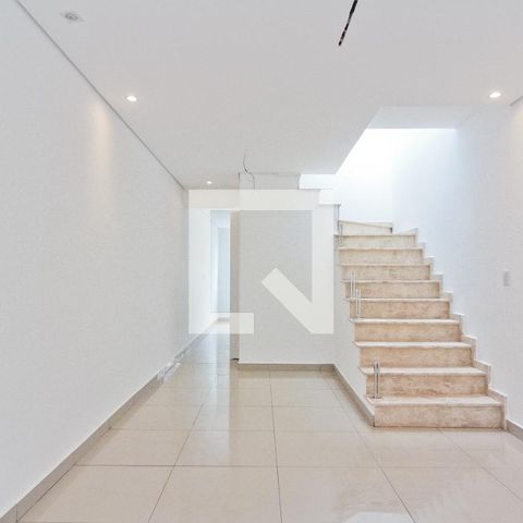 Casa à venda com 127m², 2 quartos e 3 vagas Casa à venda com 127m², 2 quartos e 3 vagasSala