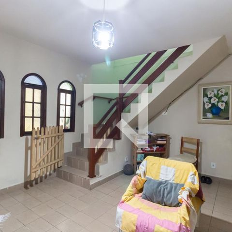 Casa à venda com 161m², 4 quartos e 2 vagas Casa à venda com 161m², 4 quartos e 2 vagasSala