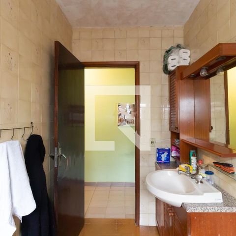 Casa à venda com 161m², 4 quartos e 2 vagas Casa à venda com 161m², 4 quartos e 2 vagasBanheiro 2