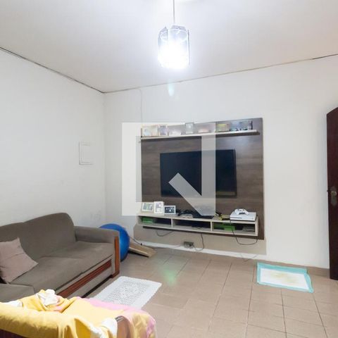 Casa à venda com 161m², 4 quartos e 2 vagas Casa à venda com 161m², 4 quartos e 2 vagasSala