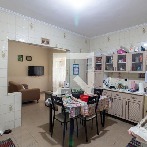 Casa à venda com 161m², 4 quartos e 2 vagas Casa à venda com 161m², 4 quartos e 2 vagasCozinha