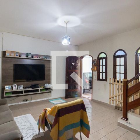 Casa à venda com 161m², 4 quartos e 2 vagas Casa à venda com 161m², 4 quartos e 2 vagasSala