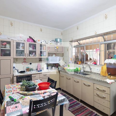 Casa à venda com 161m², 4 quartos e 2 vagas Casa à venda com 161m², 4 quartos e 2 vagasCozinha