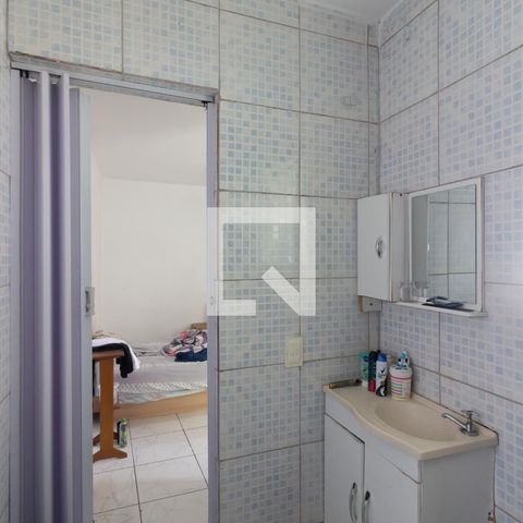 Casa à venda com 161m², 4 quartos e 2 vagas Casa à venda com 161m², 4 quartos e 2 vagasBanheiro da Suíte
