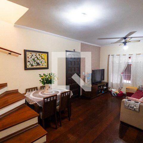 Casa à venda com 110m², 2 quartos e 2 vagas Casa à venda com 110m², 2 quartos e 2 vagasSala