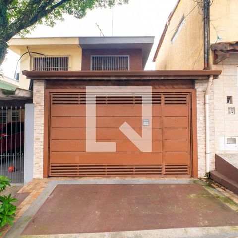 Casa à venda com 110m², 2 quartos e 2 vagas Casa à venda com 110m², 2 quartos e 2 vagasFachada
