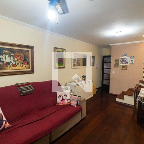Casa à venda com 110m², 2 quartos e 2 vagas Casa à venda com 110m², 2 quartos e 2 vagasSala