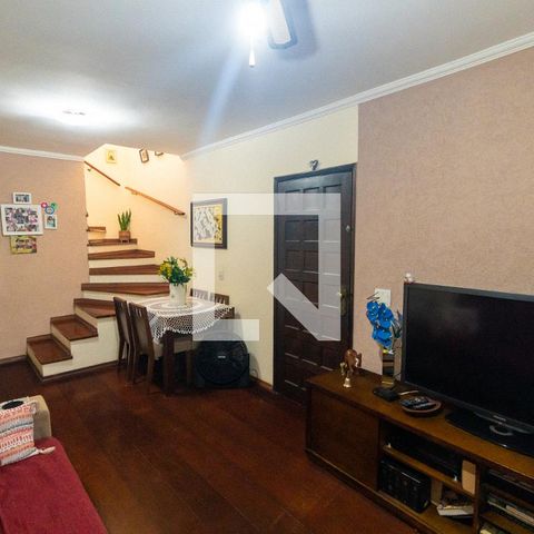 Casa à venda com 110m², 2 quartos e 2 vagas Casa à venda com 110m², 2 quartos e 2 vagasSala