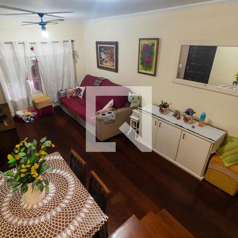Casa à venda com 110m², 2 quartos e 2 vagas Casa à venda com 110m², 2 quartos e 2 vagasSala