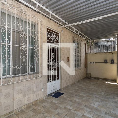 Casa à venda com 195m², 6 quartos e 1 vaga Casa à venda com 195m², 6 quartos e 1 vagaÁrea comum - Varanda e garagem