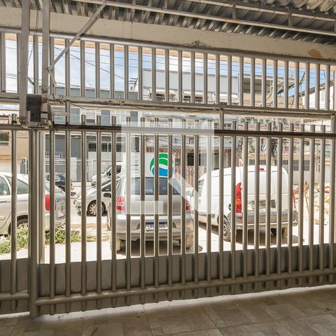 Casa à venda com 195m², 6 quartos e 1 vaga Casa à venda com 195m², 6 quartos e 1 vagaÁrea comum - Varanda e garagem