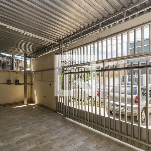 Casa à venda com 195m², 6 quartos e 1 vaga Casa à venda com 195m², 6 quartos e 1 vagaÁrea comum - Varanda e garagem