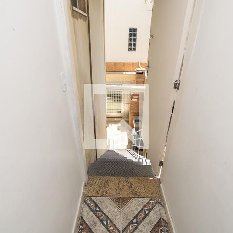 Casa à venda com 195m², 6 quartos e 1 vaga Casa à venda com 195m², 6 quartos e 1 vagaCasa 2 - Sala (Hall da entrada)