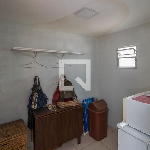 Casa à venda com 195m², 6 quartos e 1 vaga Casa à venda com 195m², 6 quartos e 1 vagaCasa 2 - Quarto de serviço