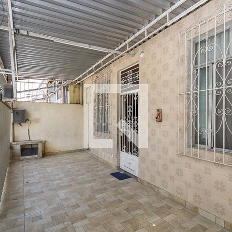 Casa à venda com 195m², 6 quartos e 1 vaga Casa à venda com 195m², 6 quartos e 1 vagaÁrea comum - Varanda e garagem